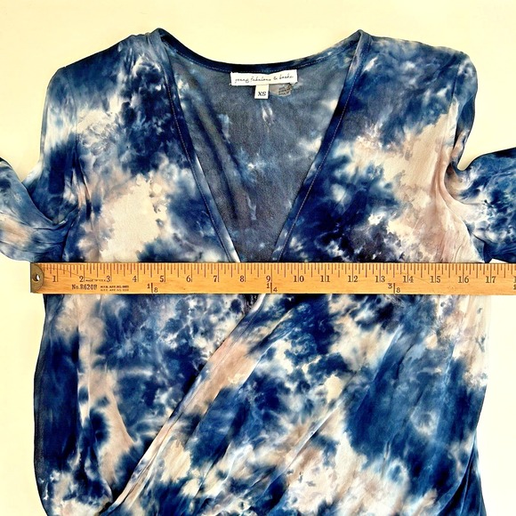 Young Fabulous & Broke Jayden Blue Faux Wrap Top XS Tie Dye Blue Water Color - Picture 8 of 9